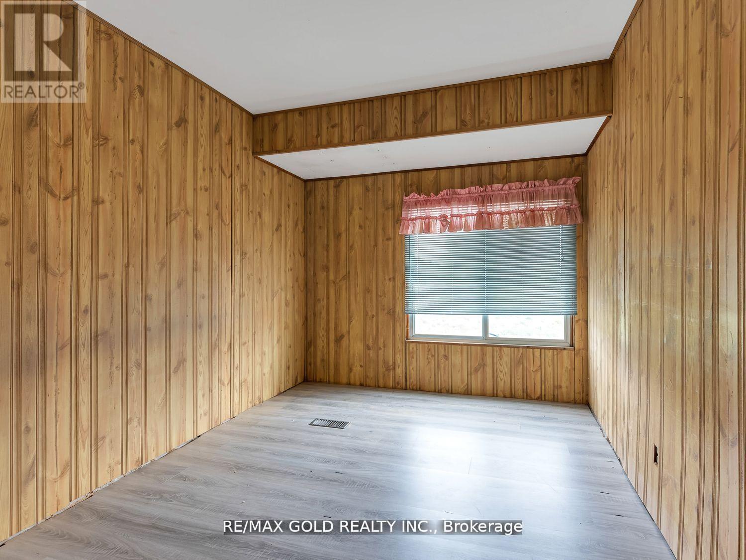 705 Kemp Road W, Grimsby, Ontario  L3M 4E7 - Photo 9 - X12373112