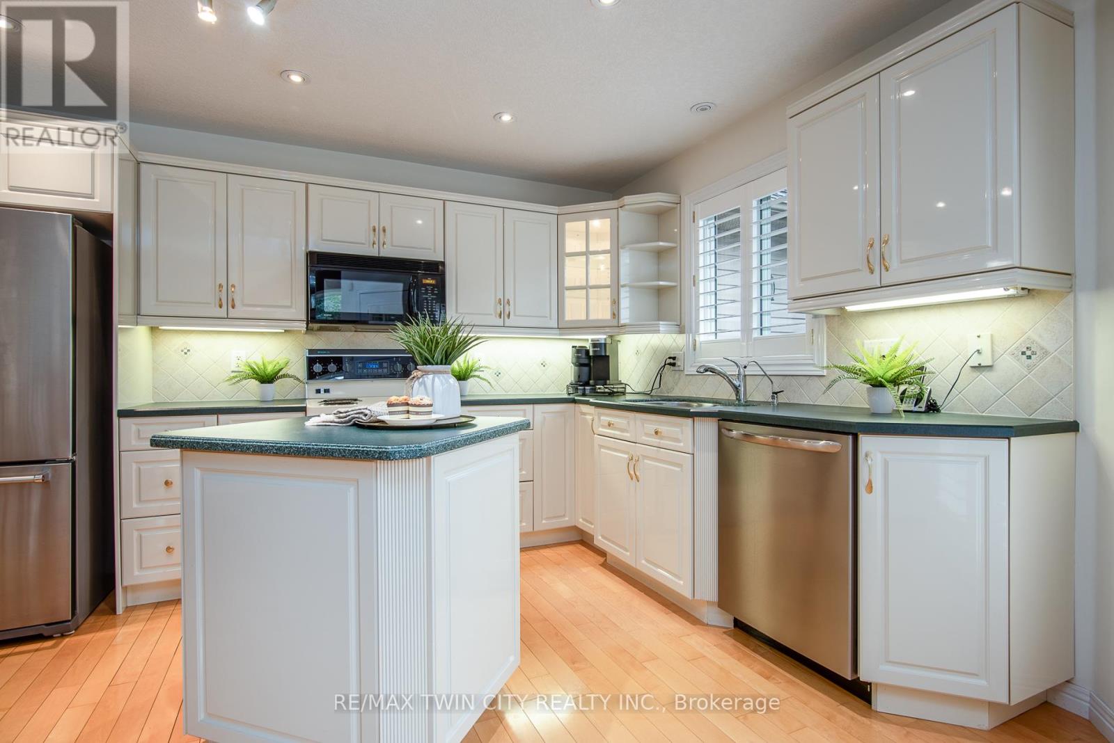 185 Golf Links Drive, Wilmot, Ontario  N3A 3N9 - Photo 15 - X12373116