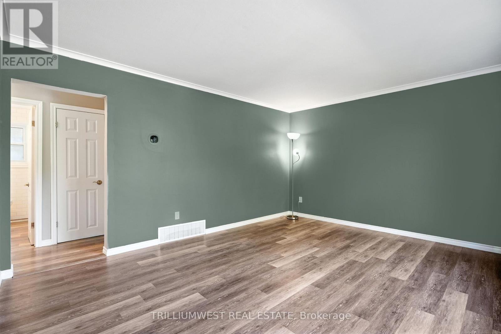 Property at 154 MONTGOMERY ROAD image 4
