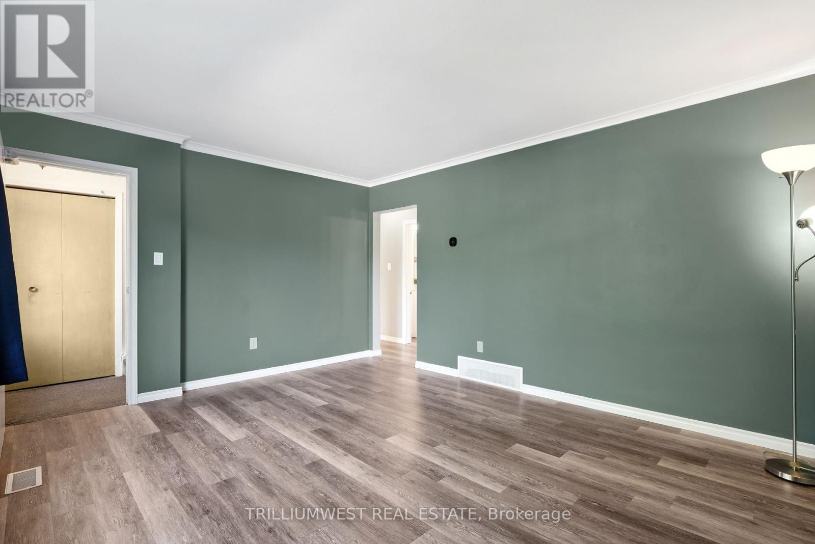 Property at 154 MONTGOMERY ROAD image 5