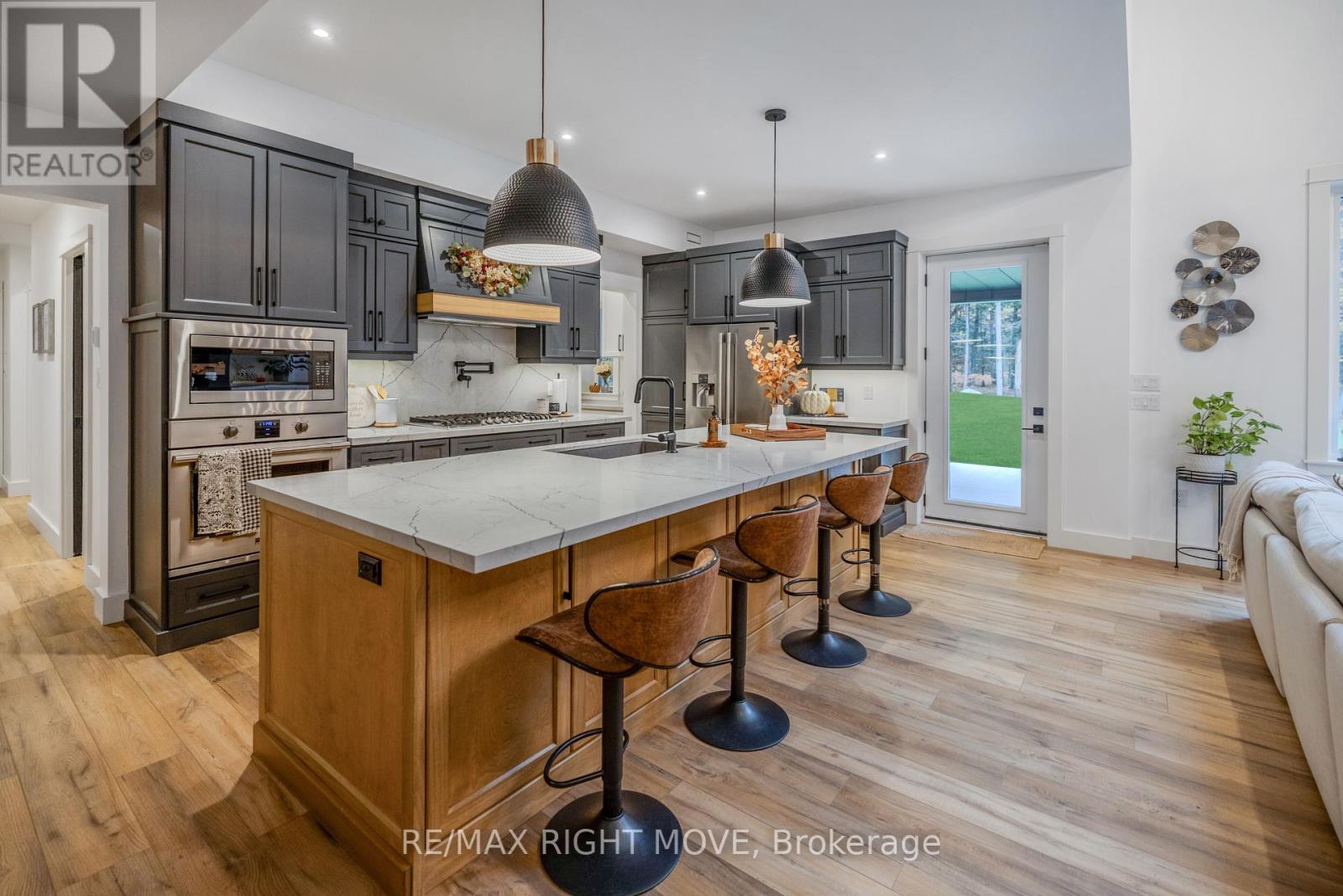 1025 Davis Drive, Gravenhurst, Ontario  P0E 1N0 - Photo 19 - X12373129