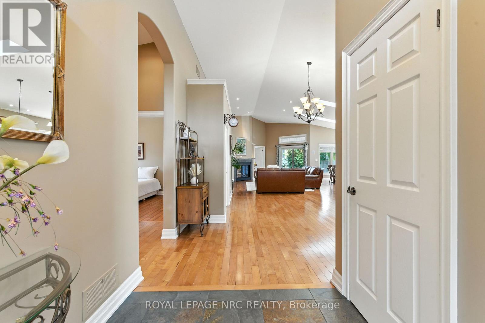 Property at 6 MCLEAN COURT image 5