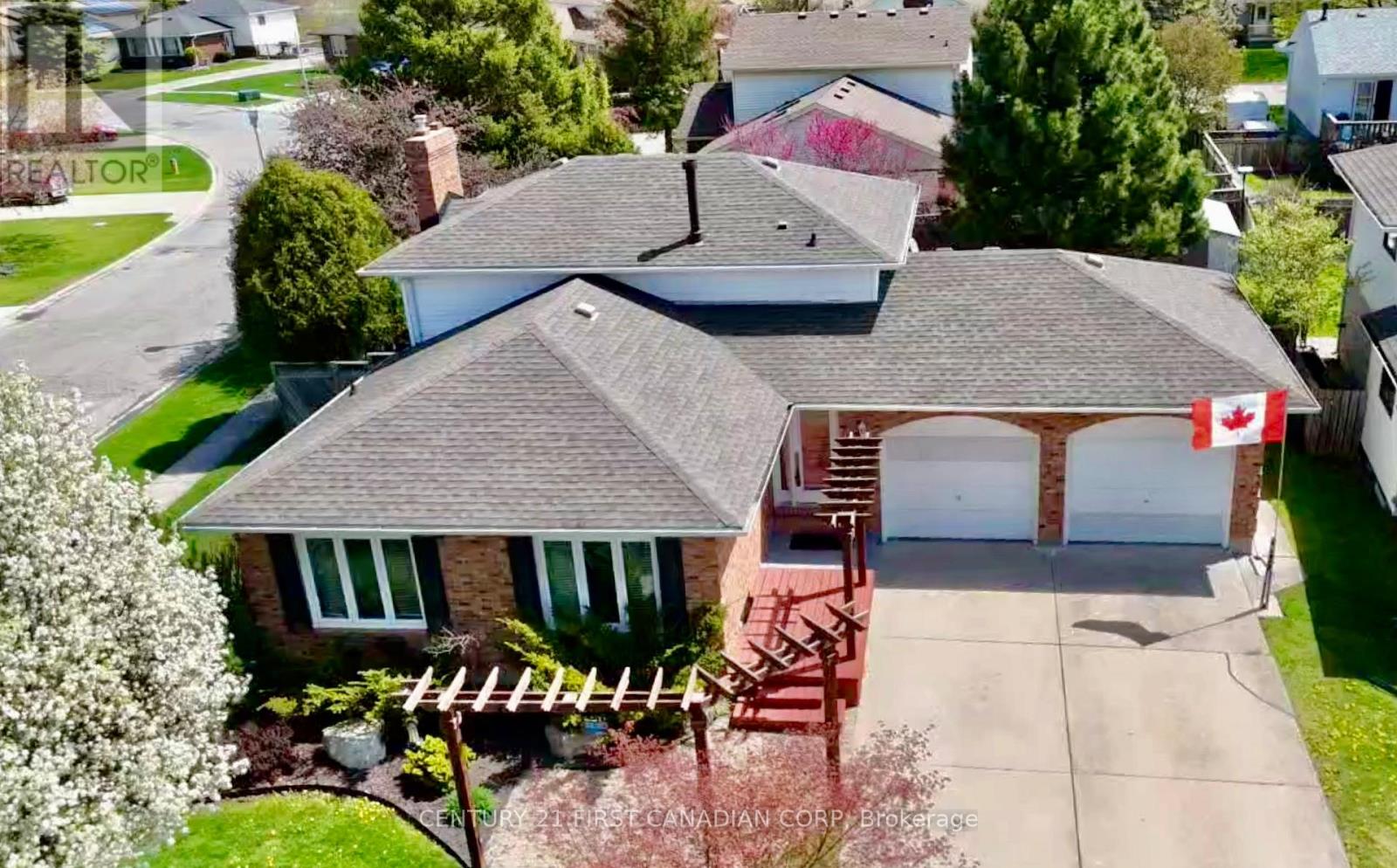 100 HASTINGS CRESCENT, Sarnia, Ontario