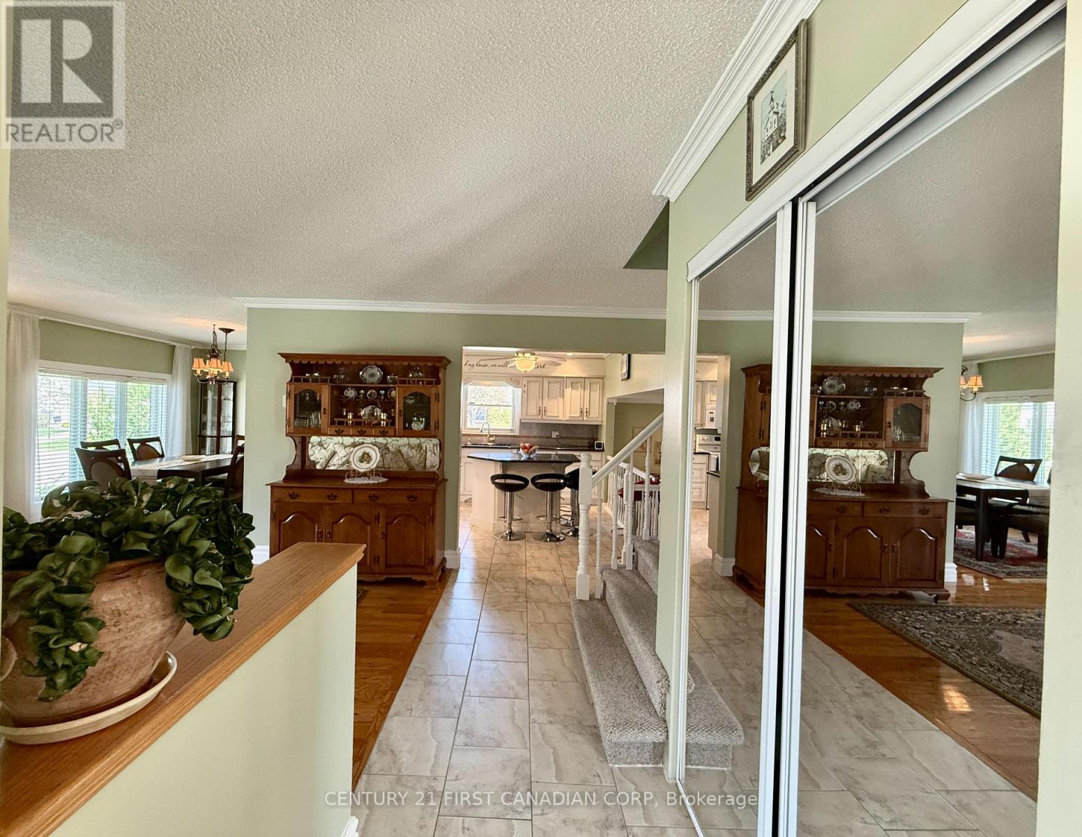 100 Hastings Crescent, Sarnia, Ontario  N7S 5K5 - Photo 10 - X12373195