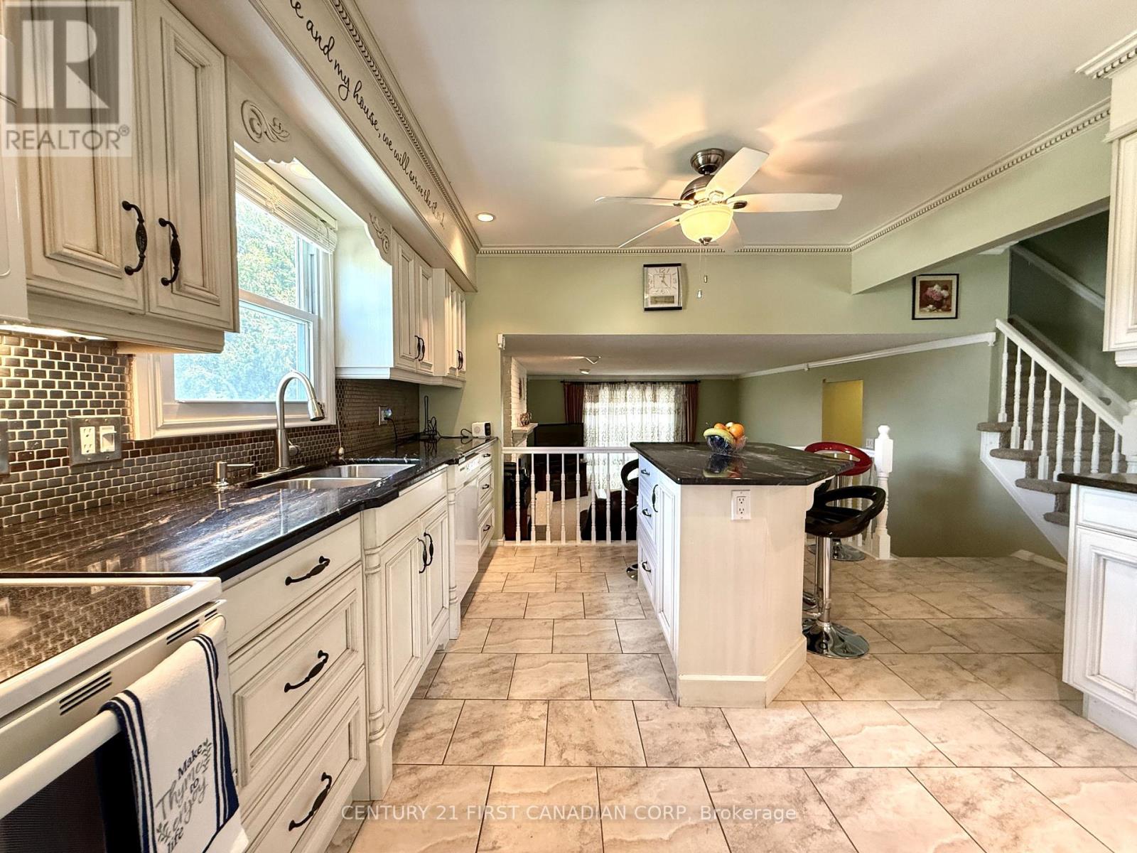 100 Hastings Crescent, Sarnia, Ontario  N7S 5K5 - Photo 23 - X12373195