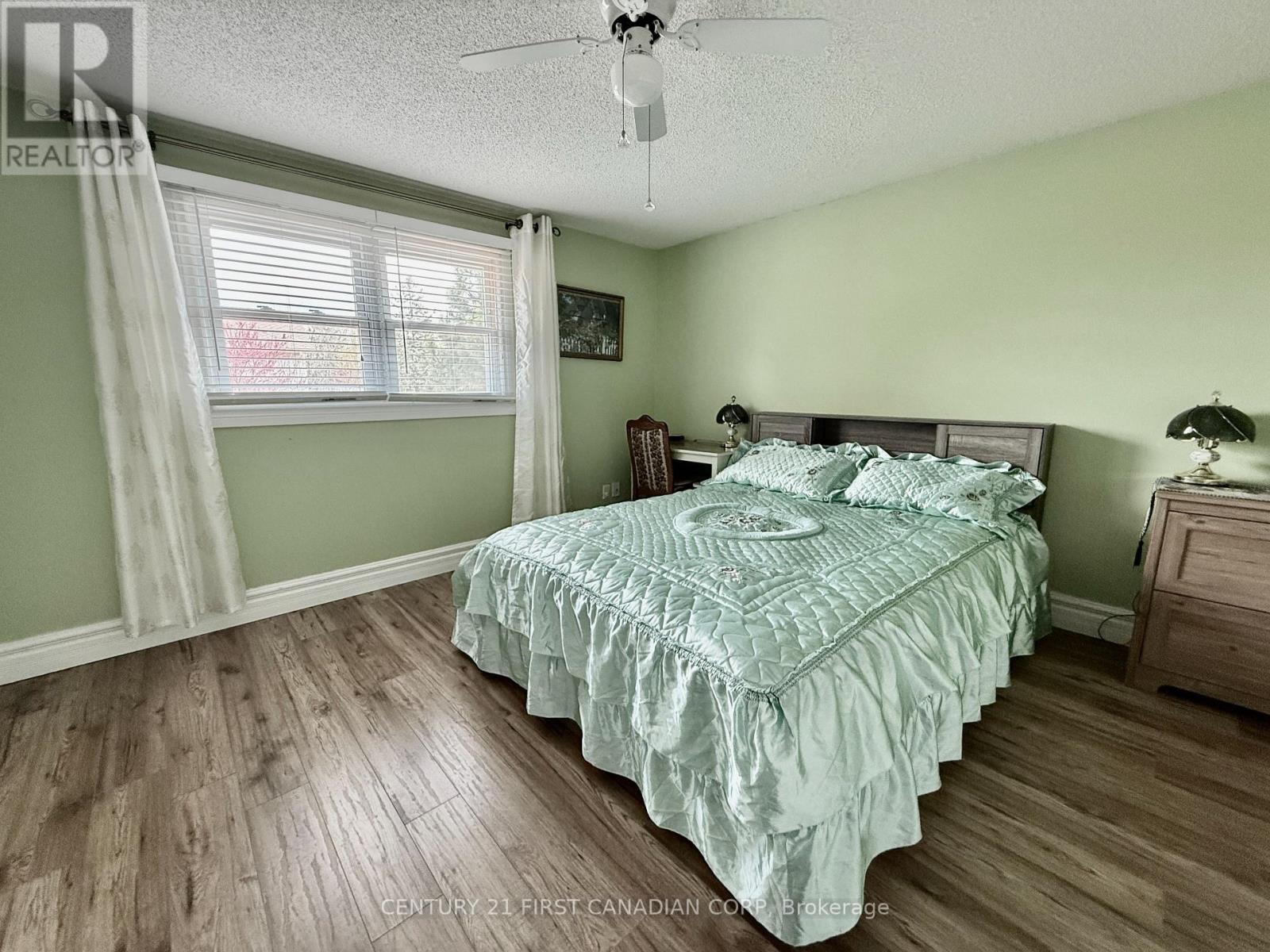 100 Hastings Crescent, Sarnia, Ontario  N7S 5K5 - Photo 24 - X12373195