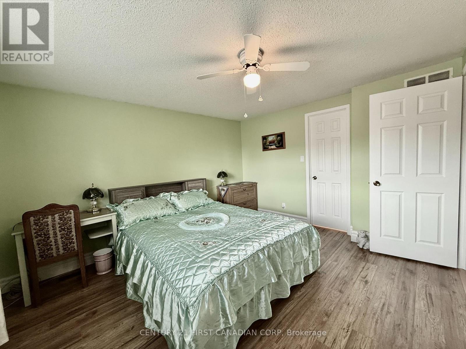 100 Hastings Crescent, Sarnia, Ontario  N7S 5K5 - Photo 25 - X12373195