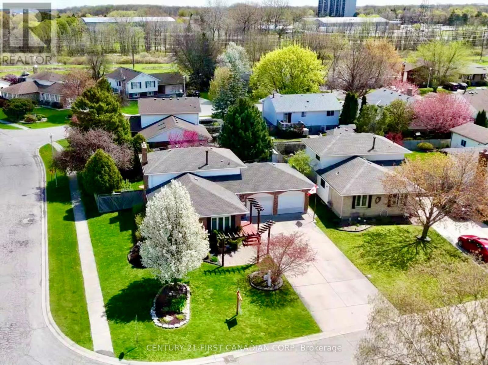 100 Hastings Crescent, Sarnia, Ontario  N7S 5K5 - Photo 48 - X12373195