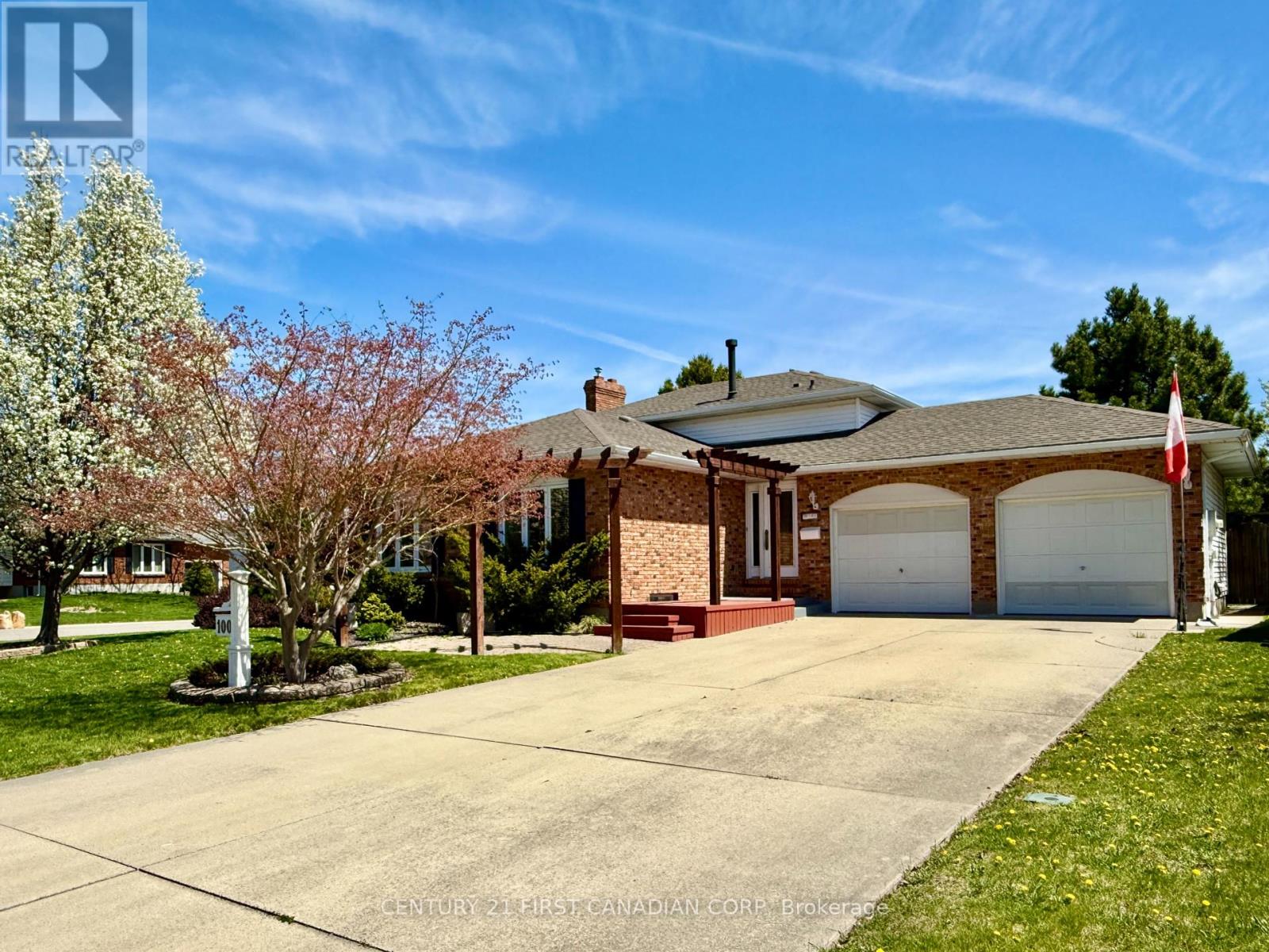 100 Hastings Crescent, Sarnia, Ontario  N7S 5K5 - Photo 6 - X12373195