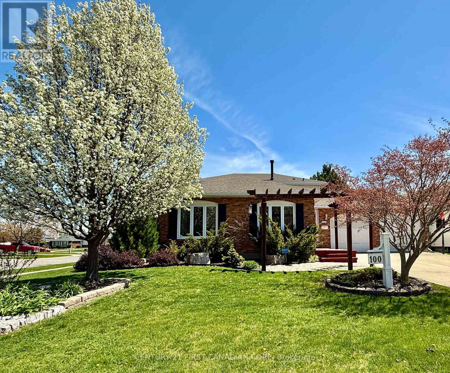 100 Hastings Crescent, Sarnia, Ontario  N7S 5K5 - Photo 8 - X12373195