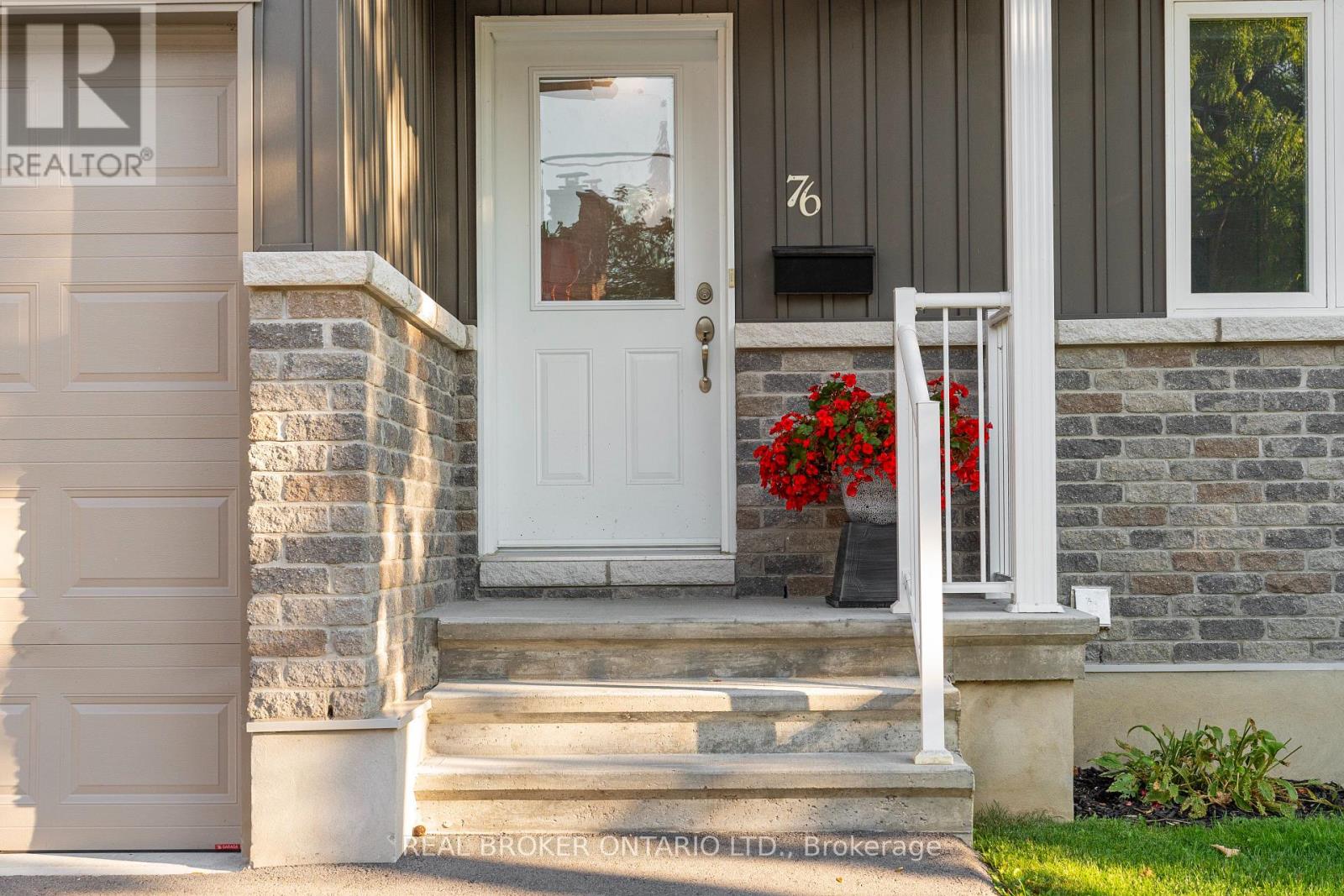 76 William Street, Carleton Place, Ontario  K7C 1X8 - Photo 3 - X12373177