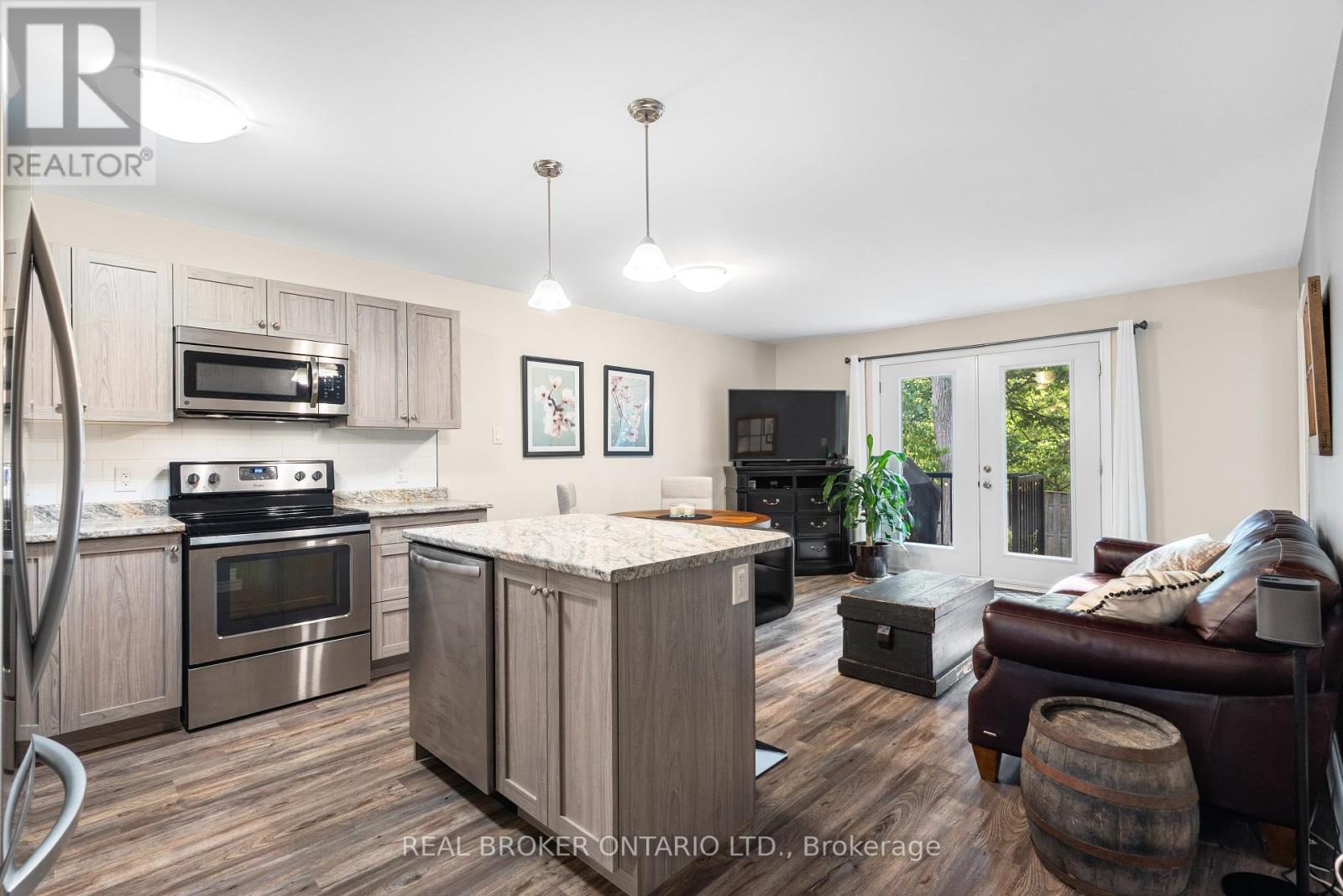 76 William Street, Carleton Place, Ontario  K7C 1X8 - Photo 5 - X12373177
