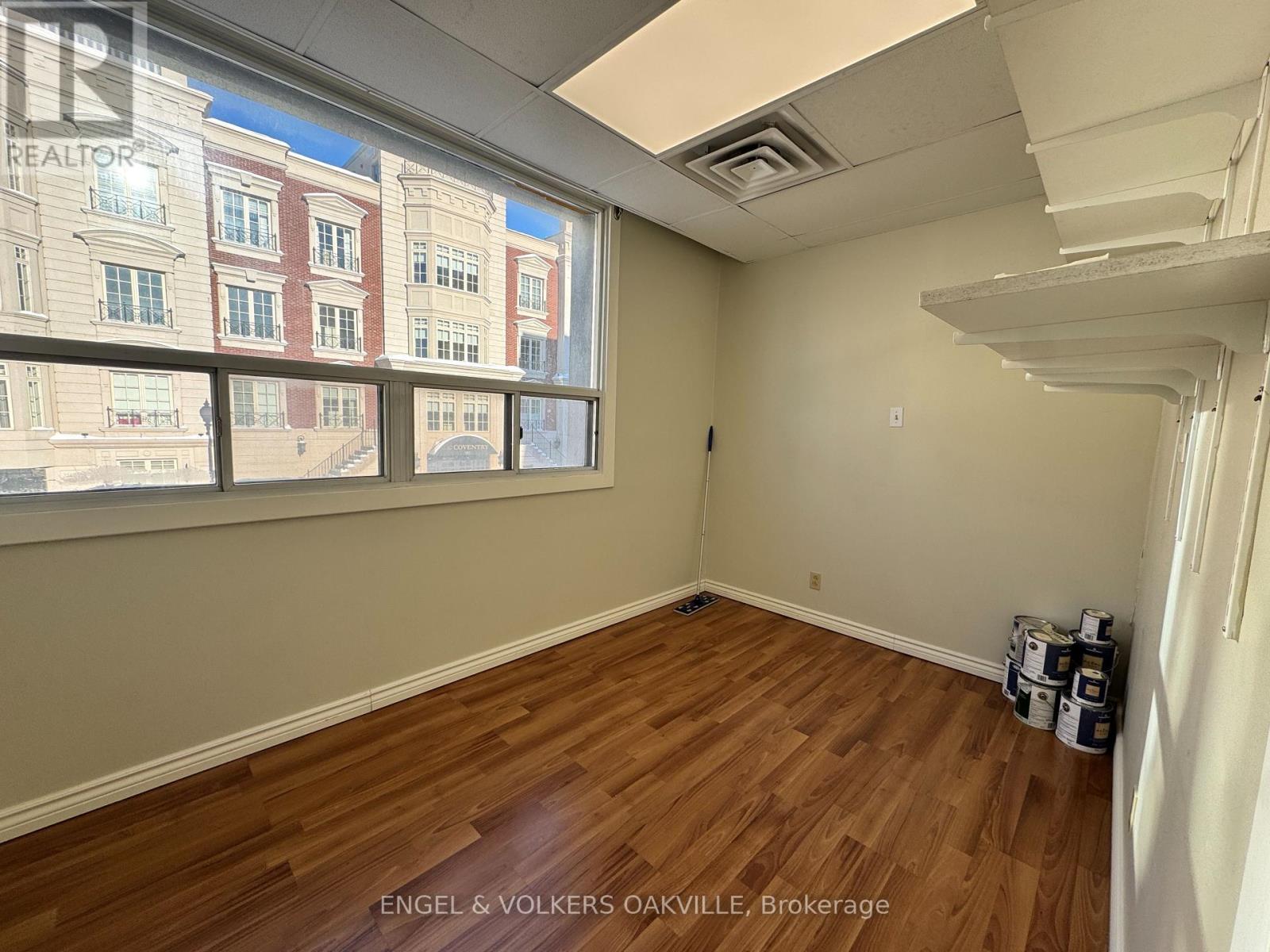 260 Church Street, Oakville, Ontario  L6J 1N6 - Photo 3 - W12373148