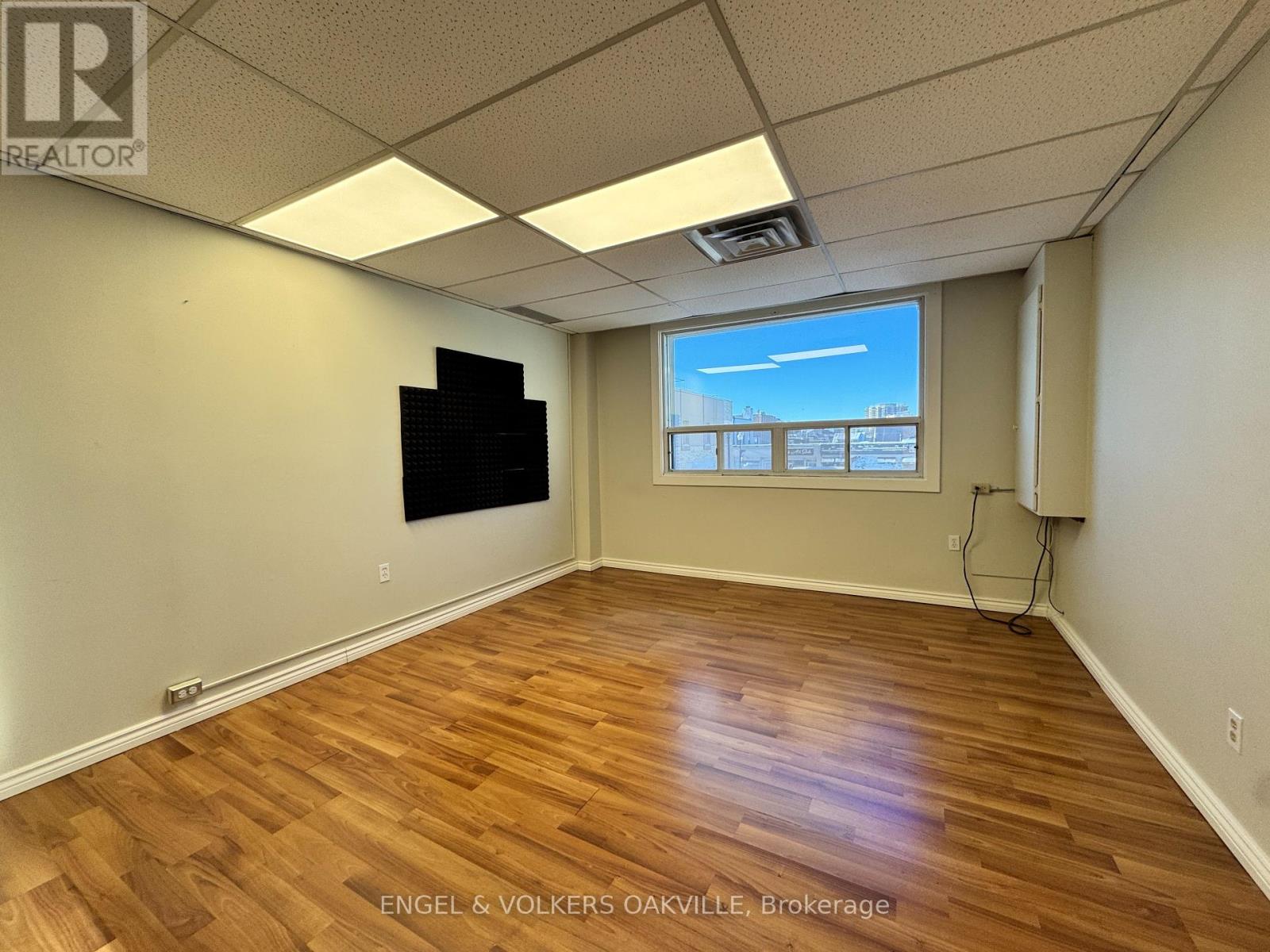 260 Church Street, Oakville, Ontario  L6J 1N6 - Photo 4 - W12373148