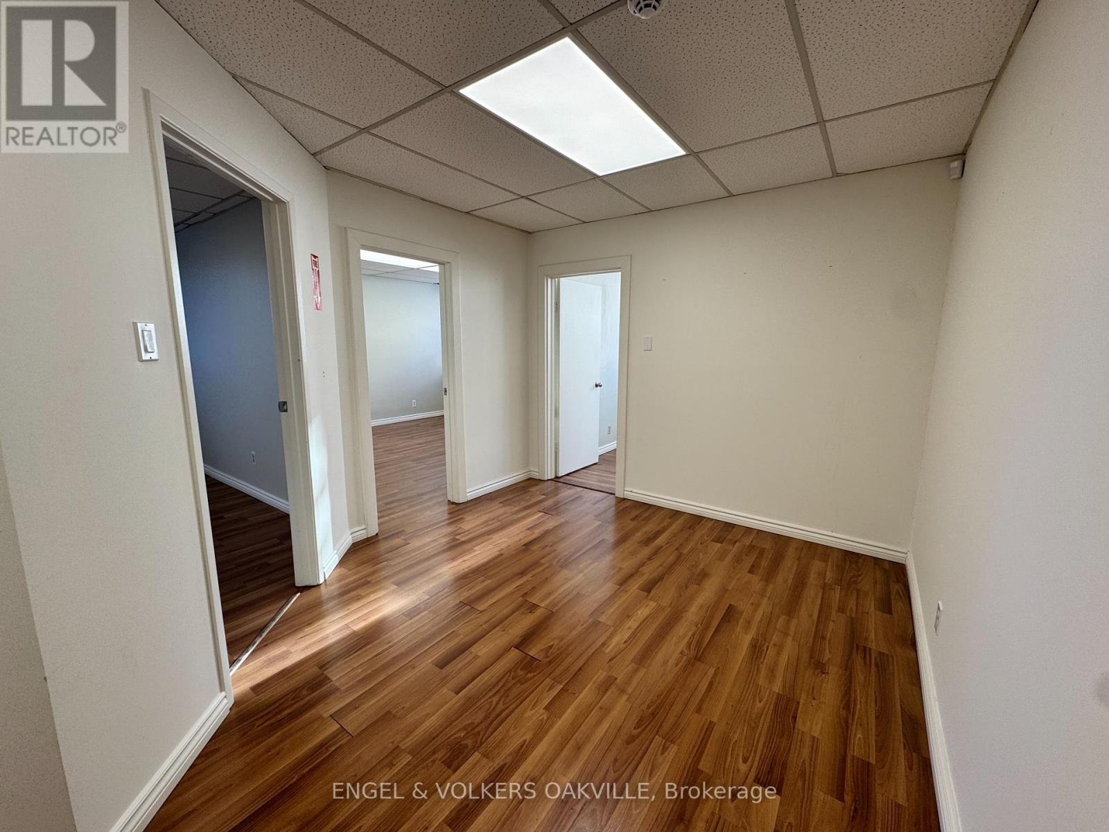 260 Church Street, Oakville, Ontario  L6J 1N6 - Photo 5 - W12373148