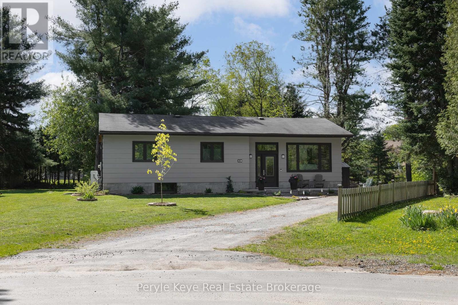 38 Andrea Drive, Bracebridge, Ontario  P1L 1C5 - Photo 7 - X12373191