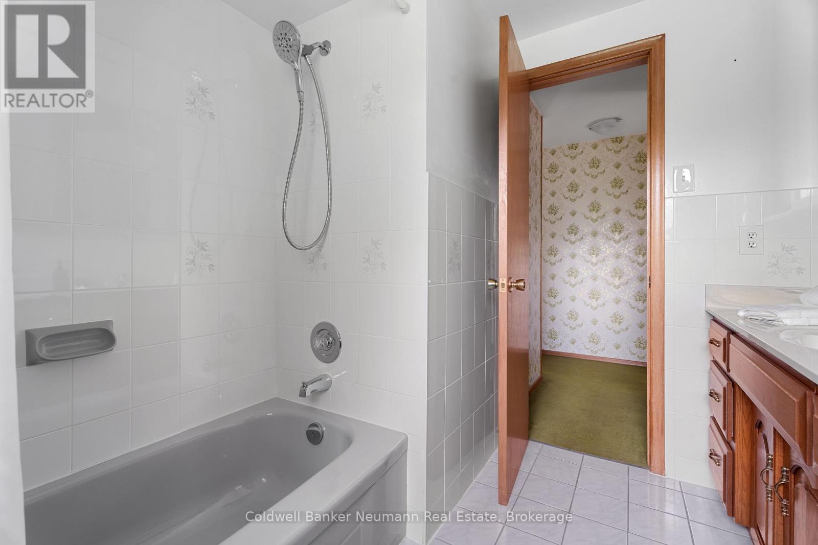 54 Glenburnie Drive, Guelph, Ontario  N1E 4C6 - Photo 14 - X12373192