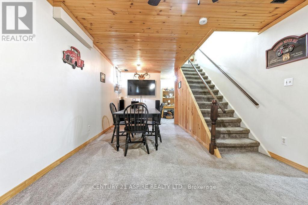 2026 Old Moore Lake Road, Laurentian Hills, Ontario  K0J 2H0 - Photo 23 - X12321585