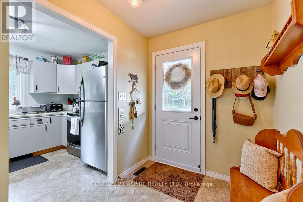 2026 Old Moore Lake Road, Laurentian Hills, Ontario  K0J 2H0 - Photo 6 - X12321585
