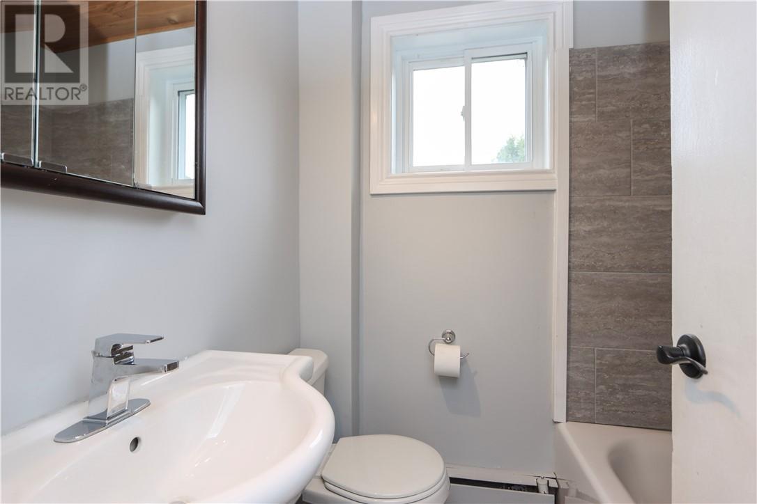 573 Hwy 144, Onaping Falls, Ontario  P0M 2C0 - Photo 9 - 2124377