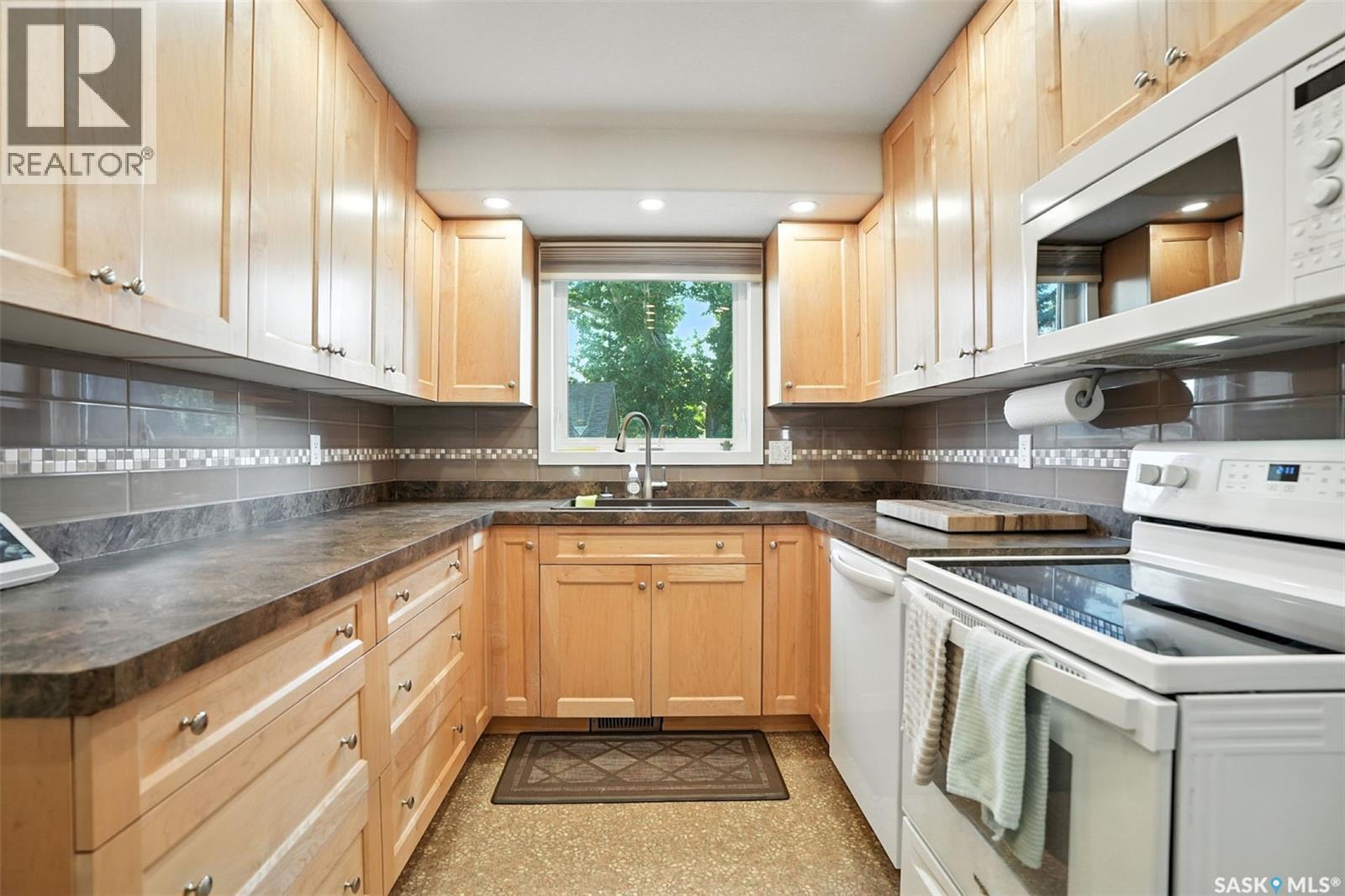 151 Roborecki Crescent, Saskatoon, Saskatchewan  S7K 5L4 - Photo 10 - SK017127
