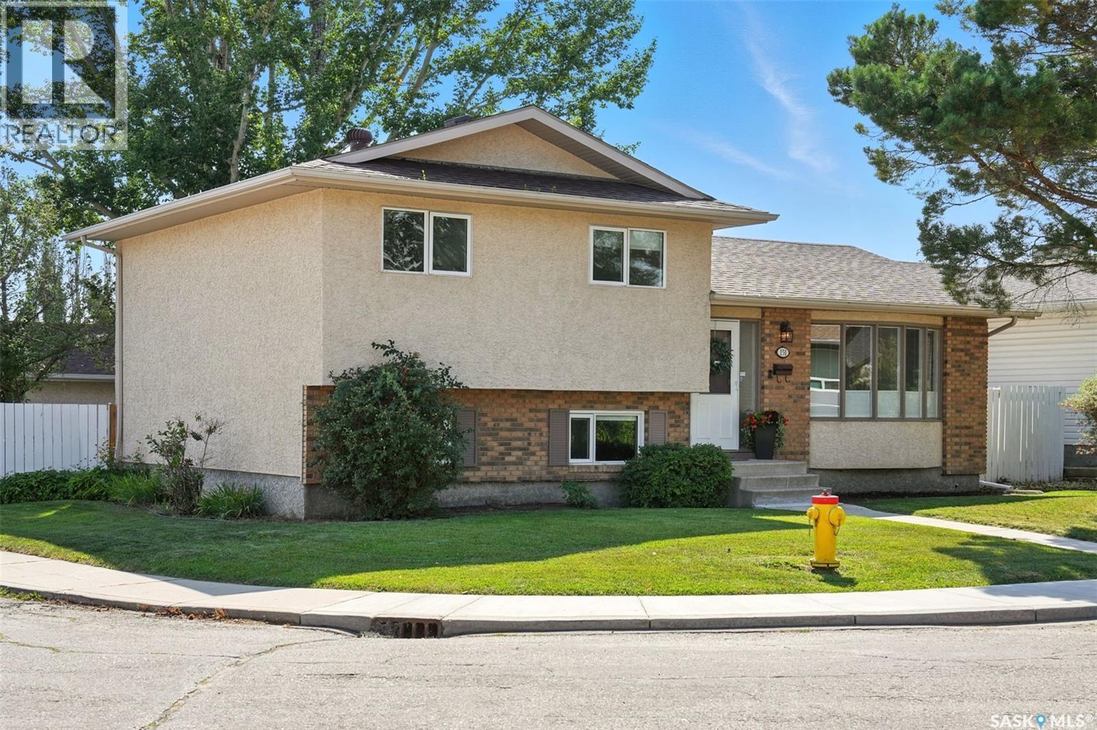 151 Roborecki Crescent, Saskatoon, Saskatchewan  S7K 5L4 - Photo 2 - SK017127