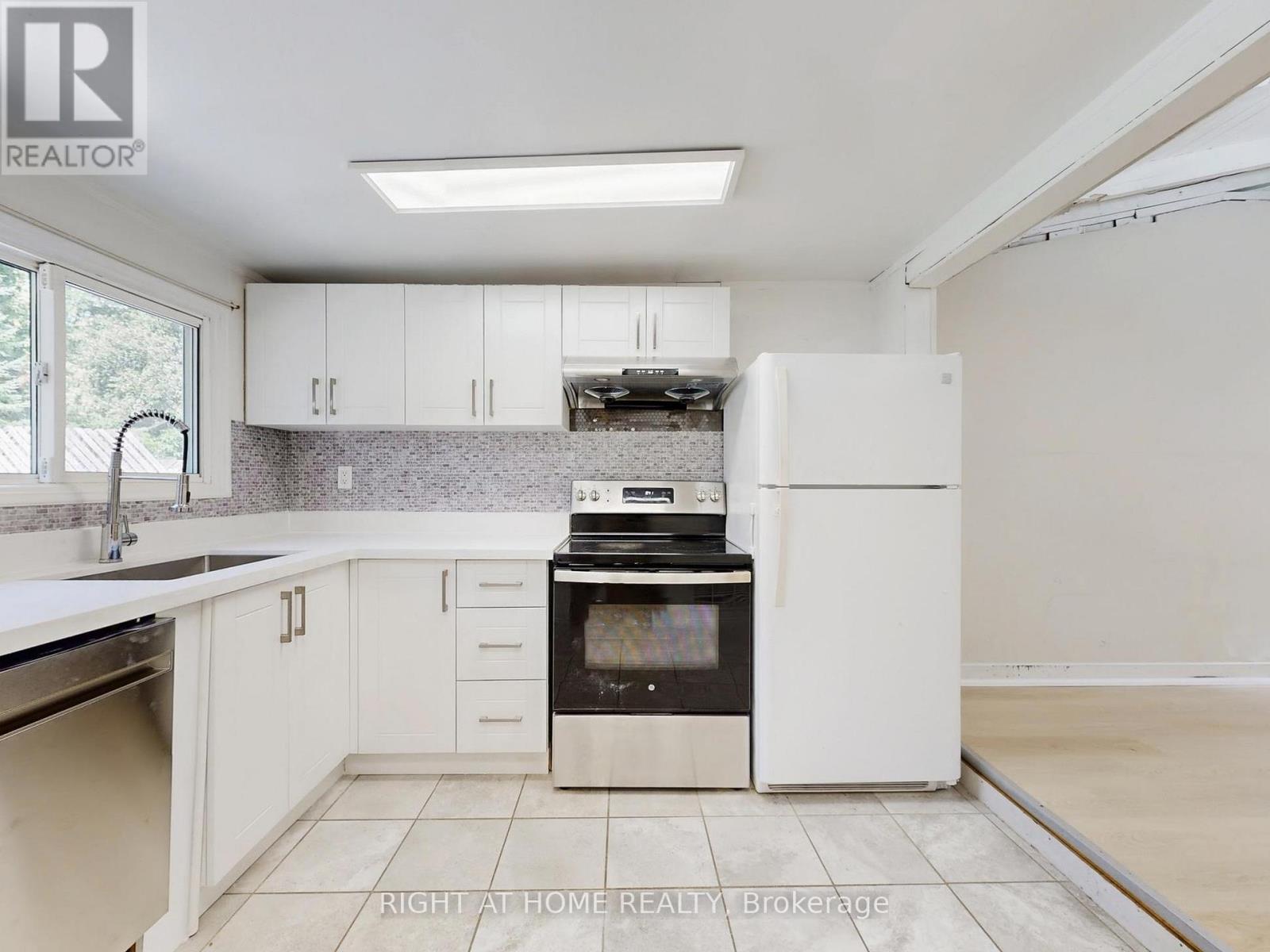 822 Pine Avenue, Innisfil, Ontario  L0L 1W0 - Photo 18 - N12373182