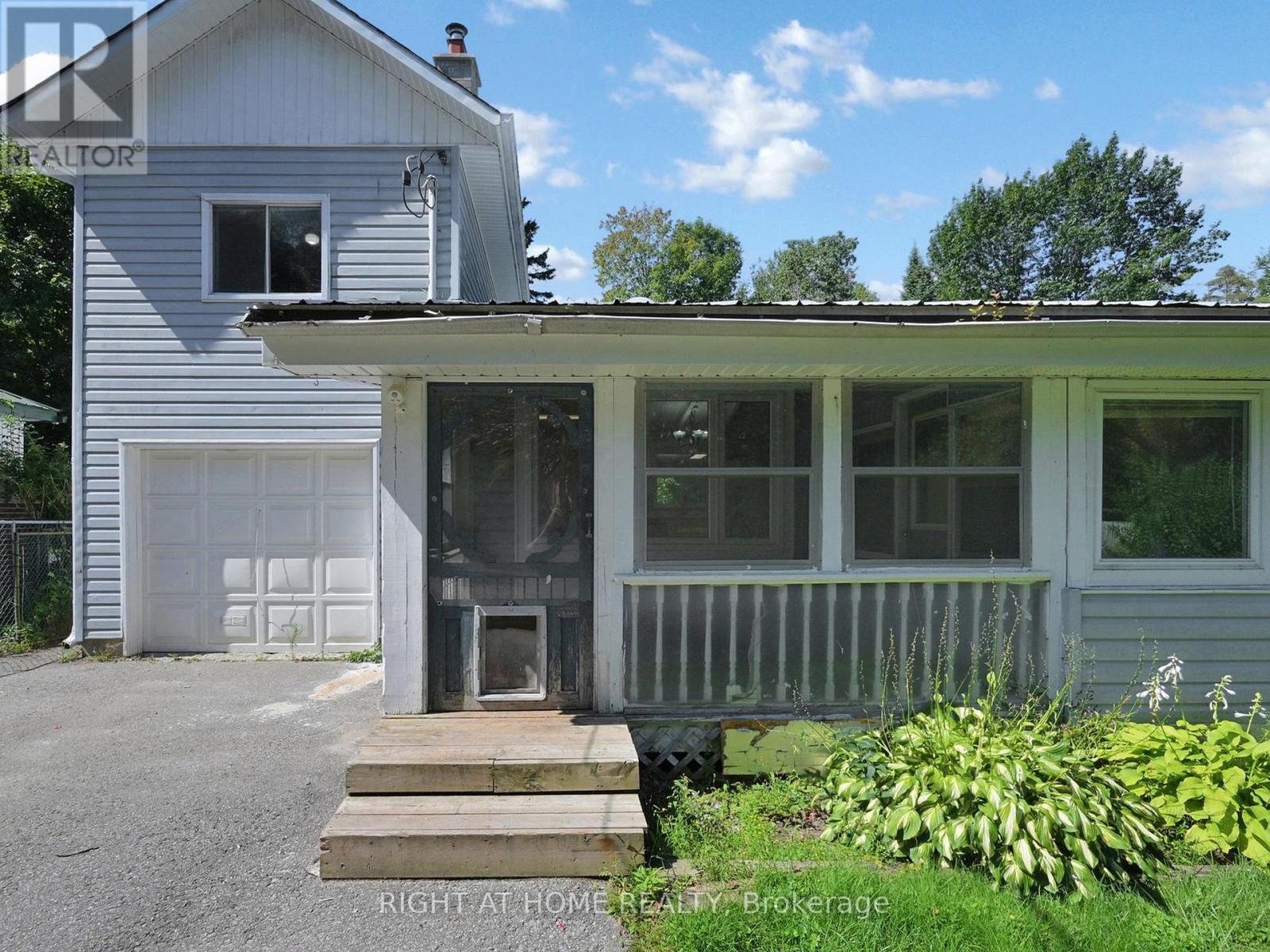 822 Pine Avenue, Innisfil, Ontario  L0L 1W0 - Photo 2 - N12373182