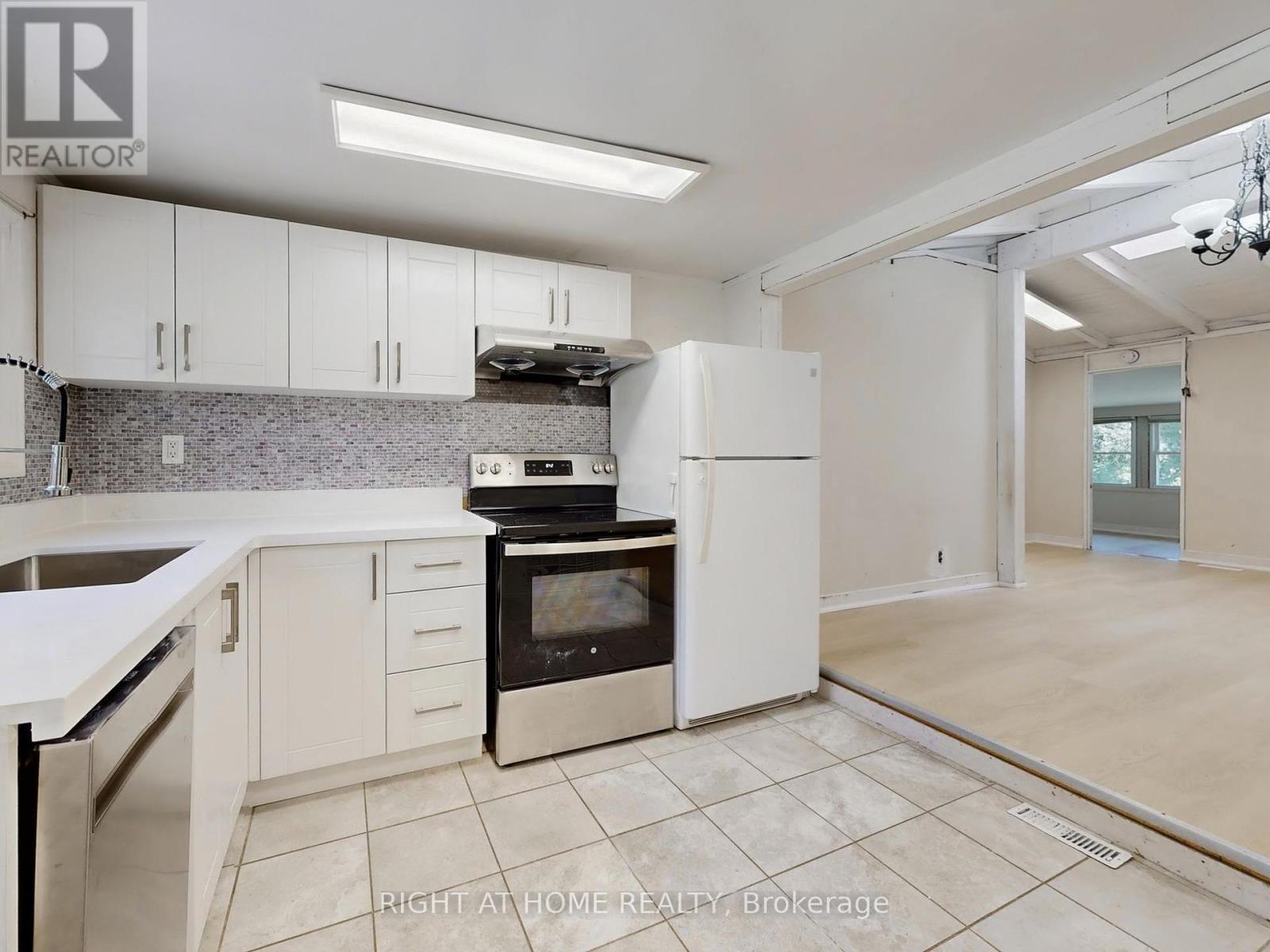 822 Pine Avenue, Innisfil, Ontario  L0L 1W0 - Photo 21 - N12373182