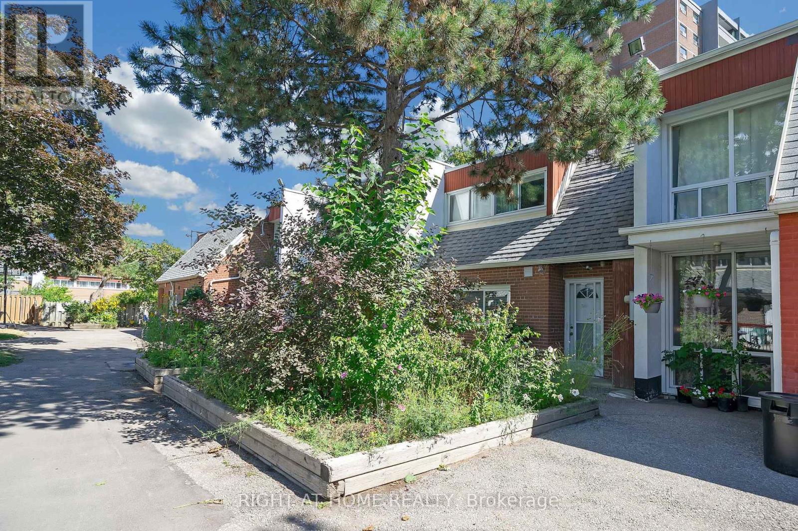 101 - 2901 Jane Street, Toronto, Ontario  M3N 2J8 - Photo 2 - W12373190