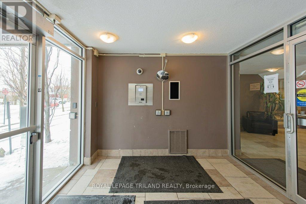 1105 - 155 Kent Street, London East, Ontario  N6A 5N7 - Photo 6 - X12373238