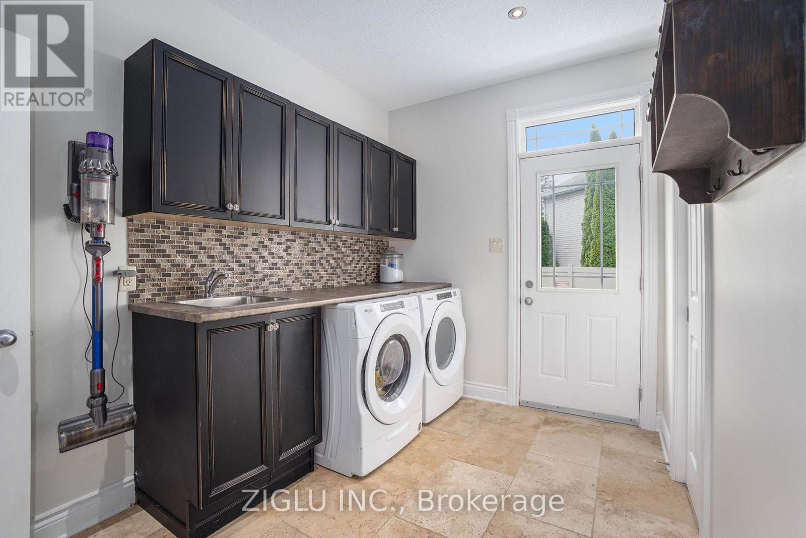 38 Oradea Crescent, Ottawa, Ontario  K0A 2Z0 - Photo 19 - X12373221