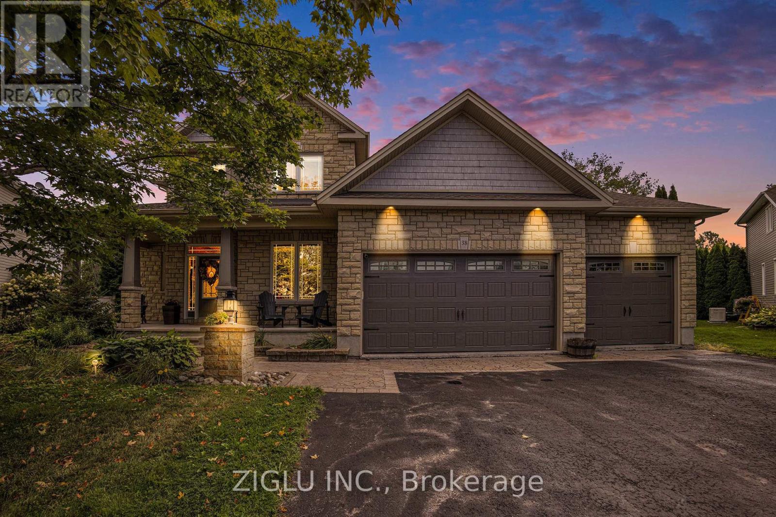 38 Oradea Crescent, Ottawa, Ontario  K0A 2Z0 - Photo 2 - X12373221