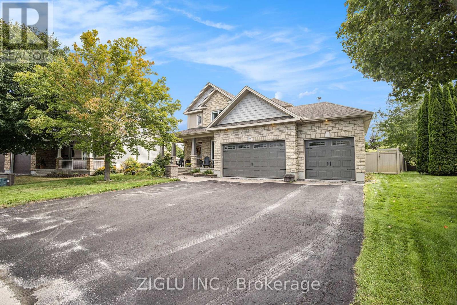 38 Oradea Crescent, Ottawa, Ontario  K0A 2Z0 - Photo 3 - X12373221