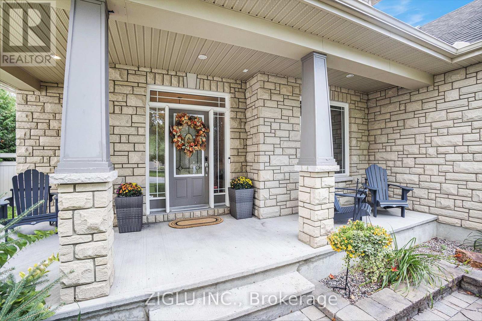 38 Oradea Crescent, Ottawa, Ontario  K0A 2Z0 - Photo 5 - X12373221
