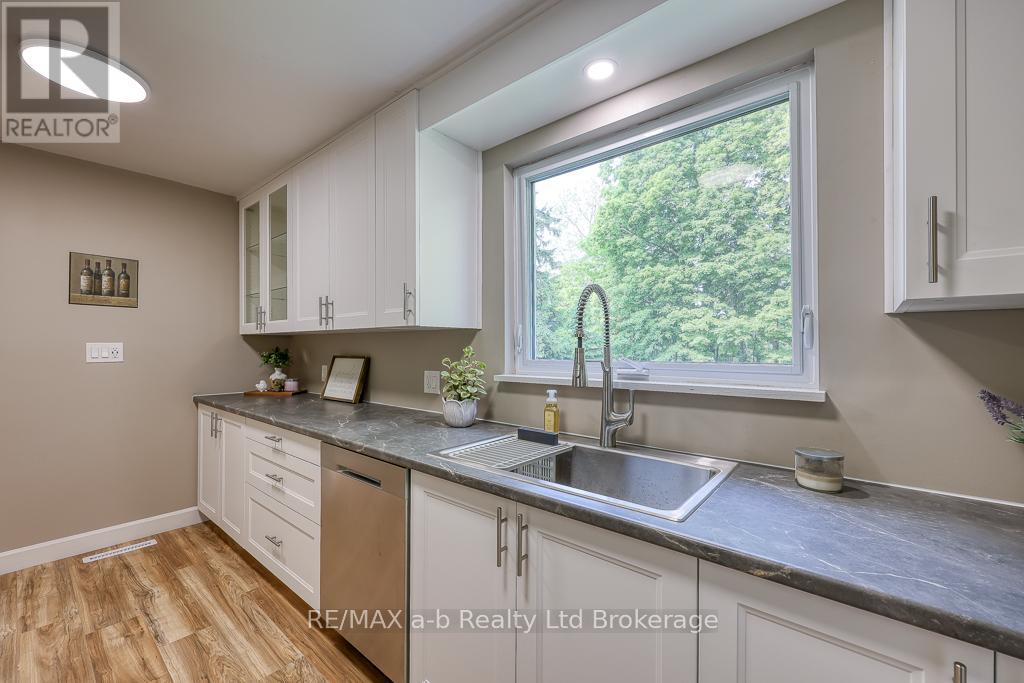189 Rolph Street, Tillsonburg, Ontario  N4G 3Y9 - Photo 11 - X12373231