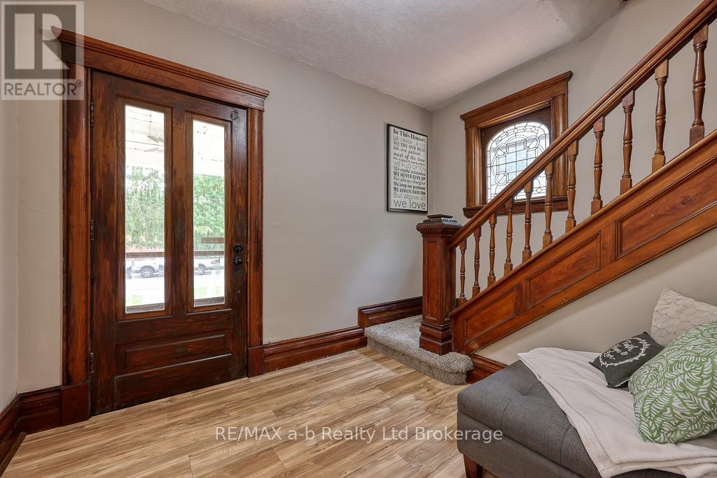 189 Rolph Street, Tillsonburg, Ontario  N4G 3Y9 - Photo 4 - X12373231