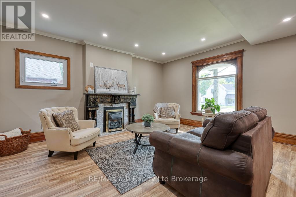 189 Rolph Street, Tillsonburg, Ontario  N4G 3Y9 - Photo 6 - X12373231