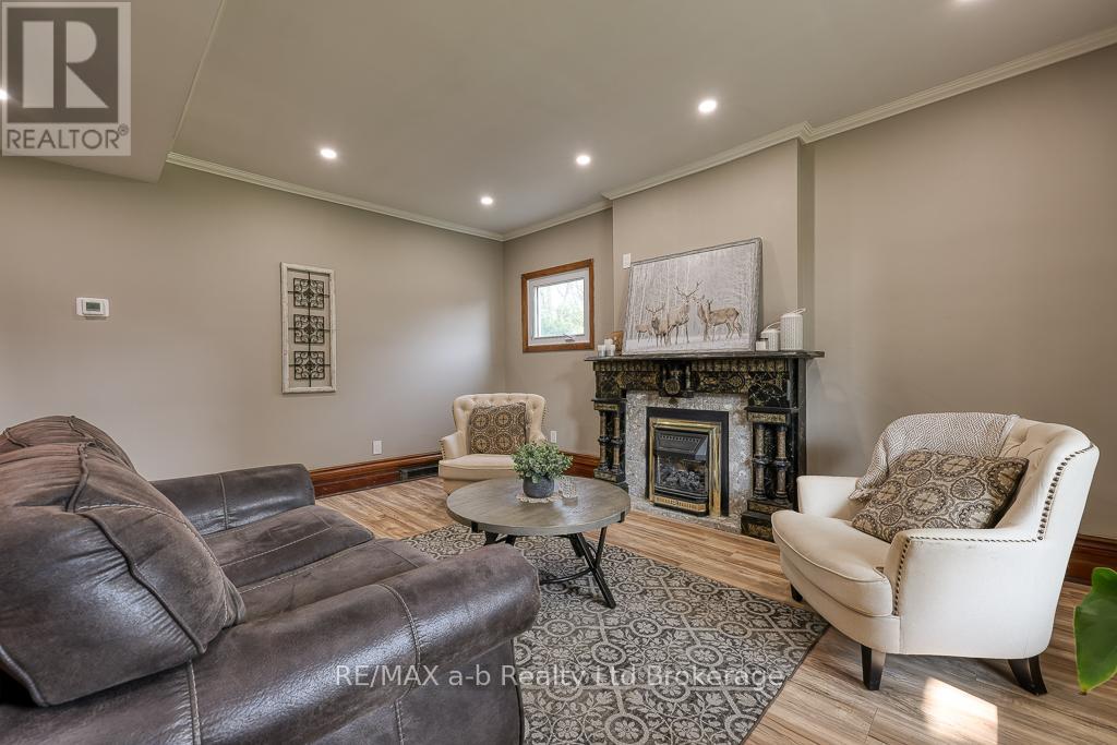 189 Rolph Street, Tillsonburg, Ontario  N4G 3Y9 - Photo 7 - X12373231