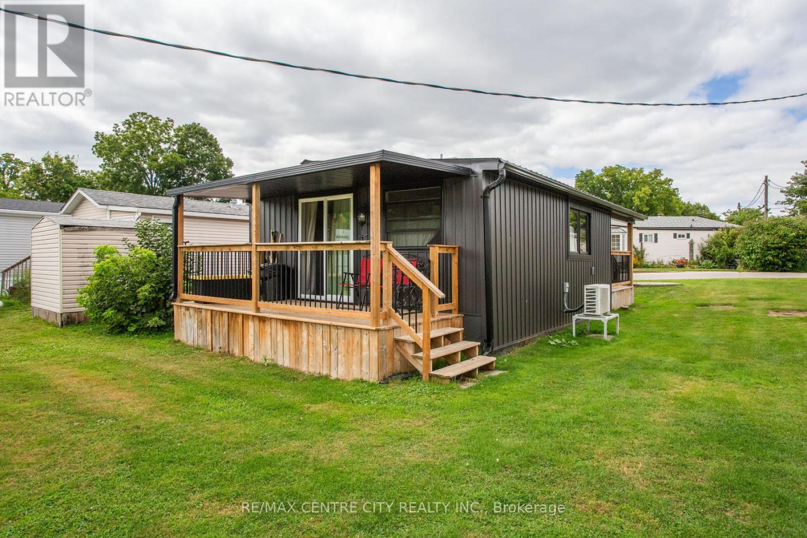 203 - 198 Springbank Drive, London South, Ontario  N6J 1G1 - Photo 2 - X12372773