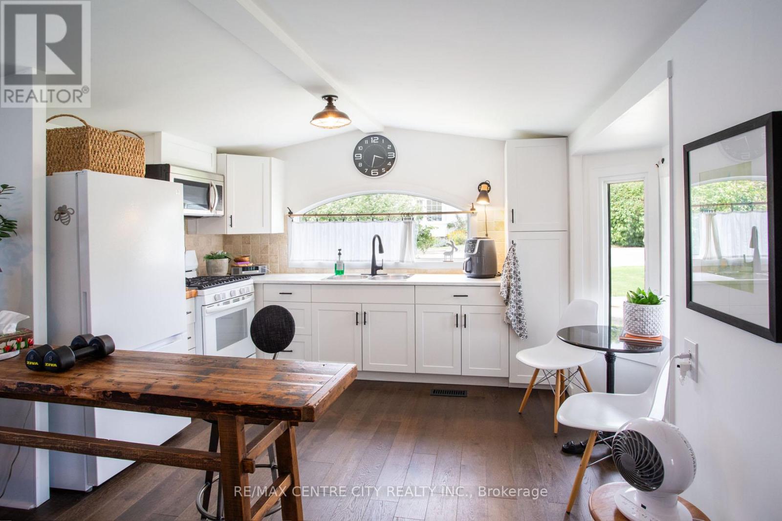 203 - 198 Springbank Drive, London South, Ontario  N6J 1G1 - Photo 4 - X12372773