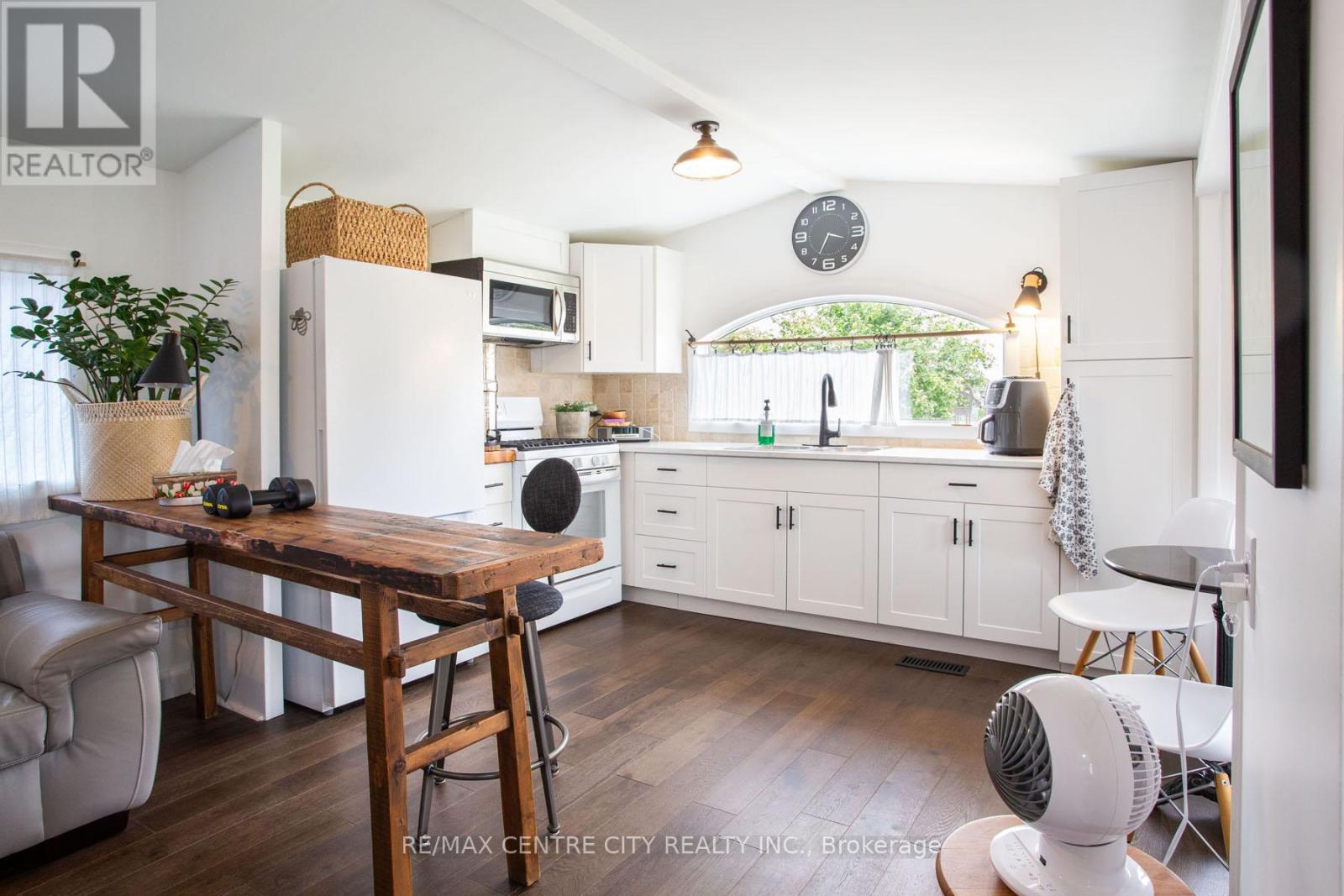 203 - 198 Springbank Drive, London South, Ontario  N6J 1G1 - Photo 8 - X12372773