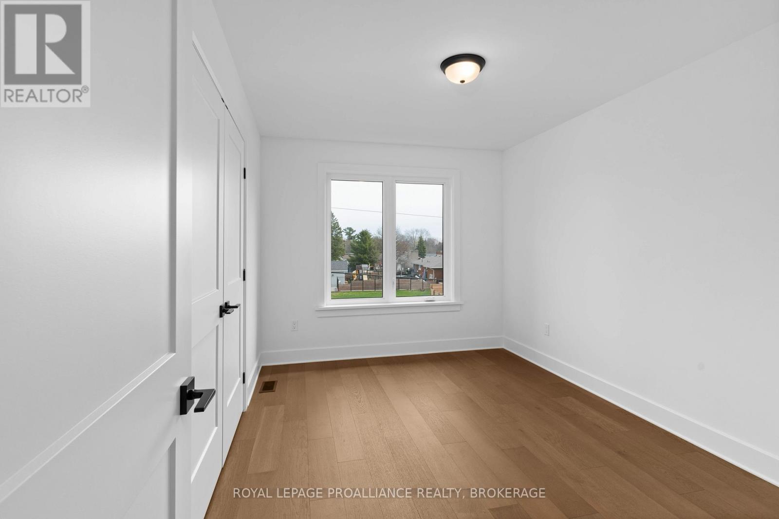 2 Park Crescent, Loyalist, Ontario  K7N 0C2 - Photo 27 - X12373251