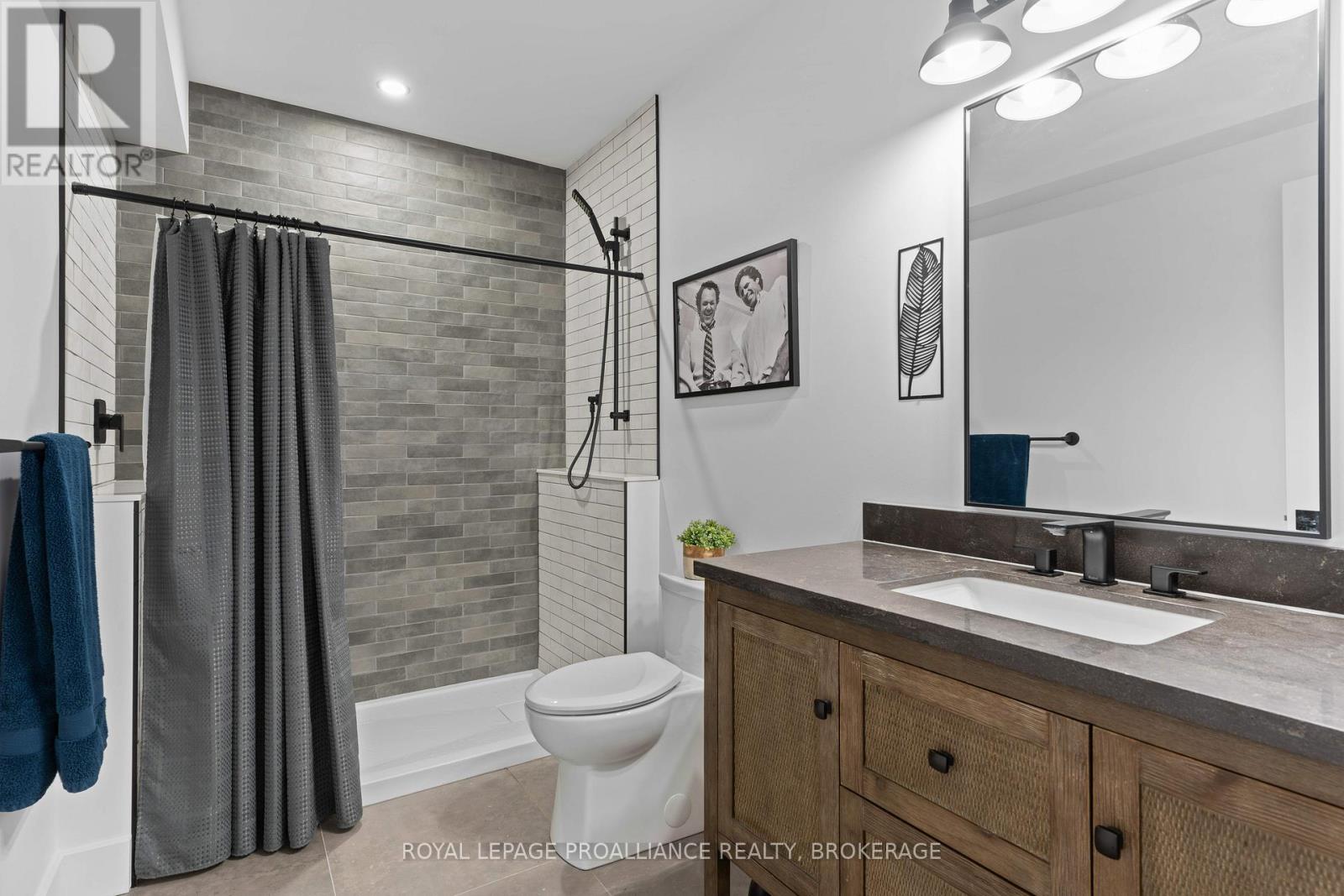 7 Crescent Drive, Kingston, Ontario  K7M 4J3 - Photo 37 - X12373253