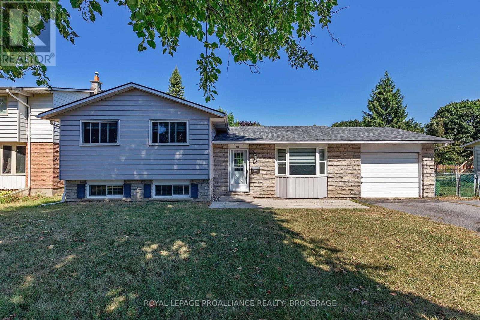 63 OLD OAK ROAD, Kingston, Ontario