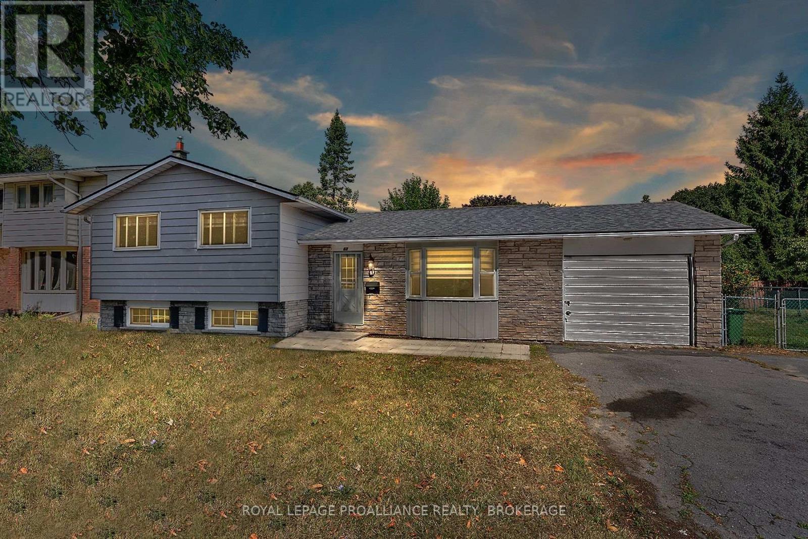 63 Old Oak Road, Kingston, Ontario  K7M 6X2 - Photo 2 - X12373295