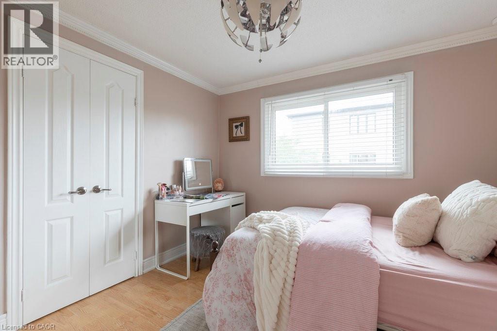 8 Colgate Court, Hamilton, Ontario  L9C 6Z6 - Photo 17 - 40752464