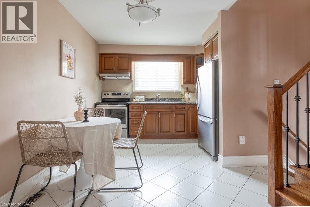 8 Colgate Court, Hamilton, Ontario  L9C 6Z6 - Photo 10 - 40752464