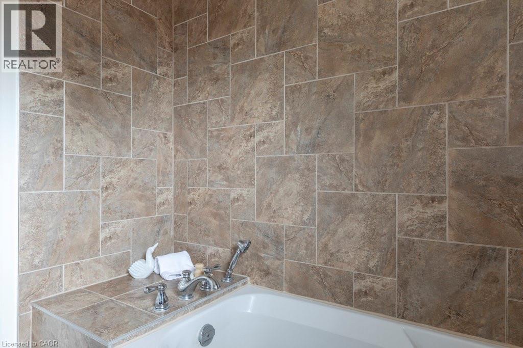 8 Colgate Court, Hamilton, Ontario  L9C 6Z6 - Photo 22 - 40752464