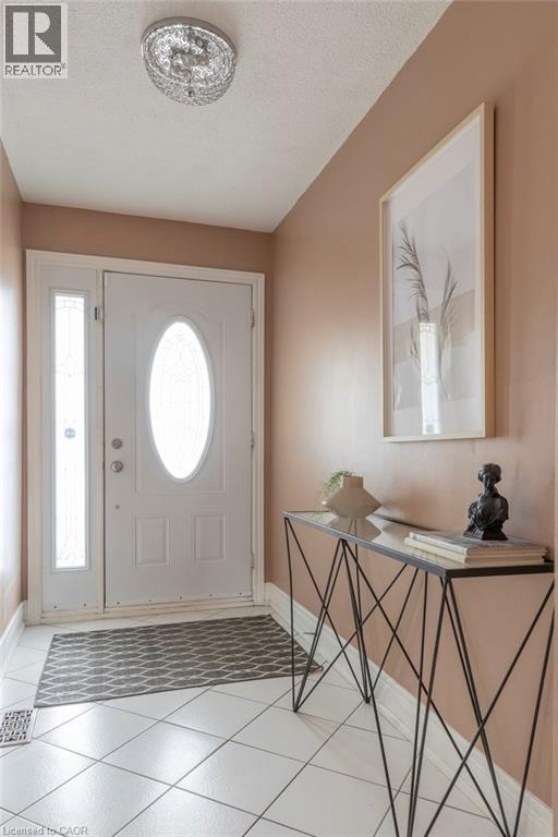 8 Colgate Court, Hamilton, Ontario  L9C 6Z6 - Photo 4 - 40752464